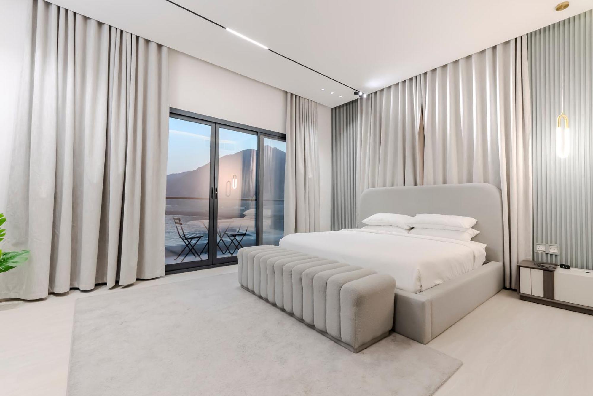 Sea Breeze Villa, Al Dana, Villa