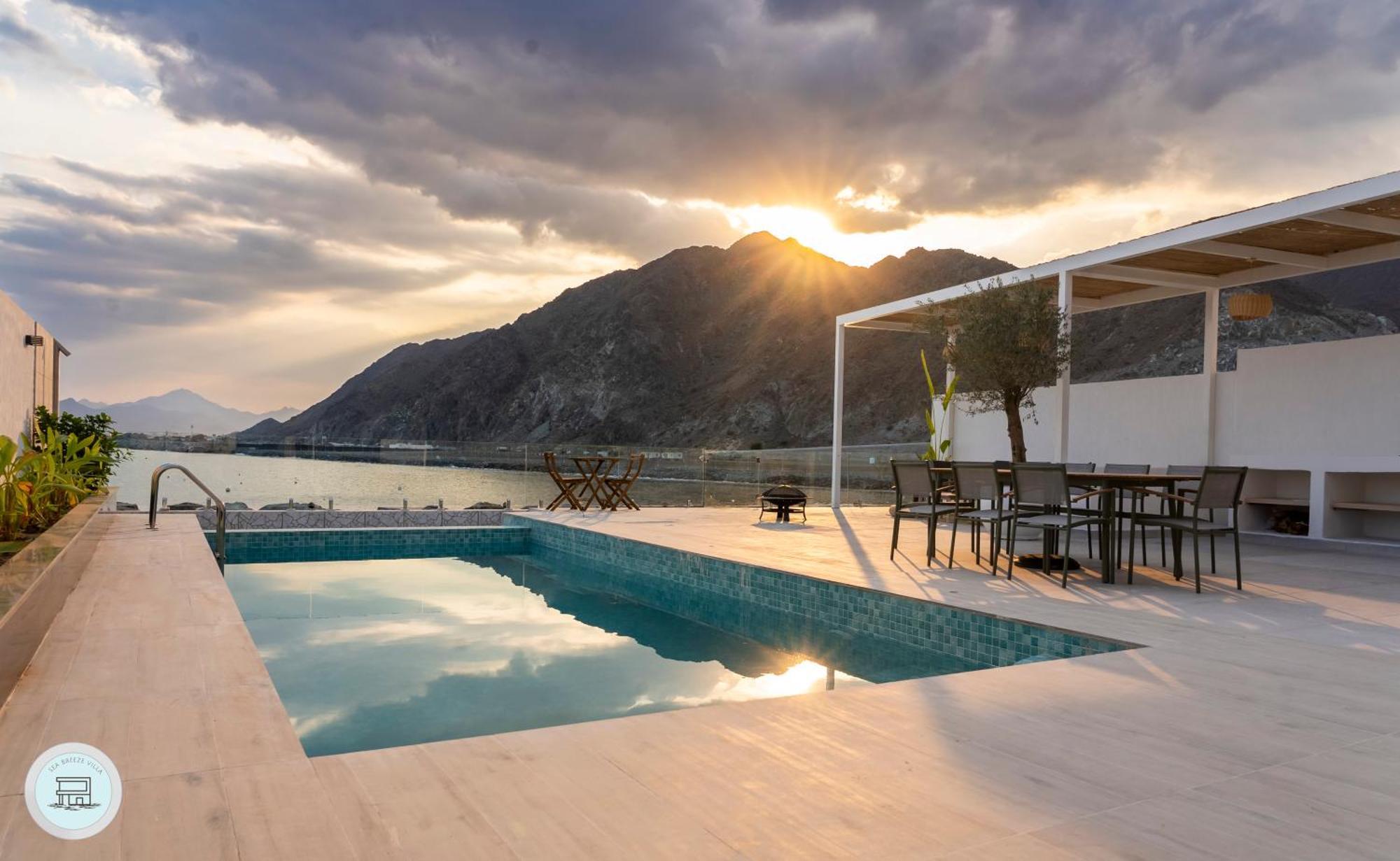 Sea Breeze Villa, Al Dana, Villa *